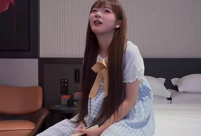 今天约的第一个卡哇伊死鱼妹子还没放进去就喊疼-曹长卿剧情