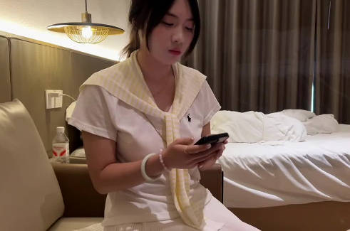 约了一个白白嫩嫩的学生妹子-史莱姆剧情