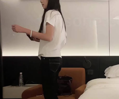 妹妹吃肉棒像吃冰棒一样津津有味-7BOSS剧情