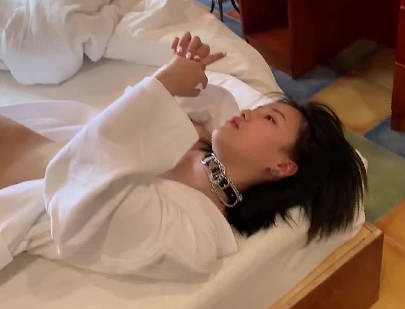 女大反差婊被渣男开房调教-苏苏剧情