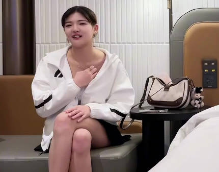 今天约了个19岁的北方妹子身材高挑大长腿-7BOSS剧情