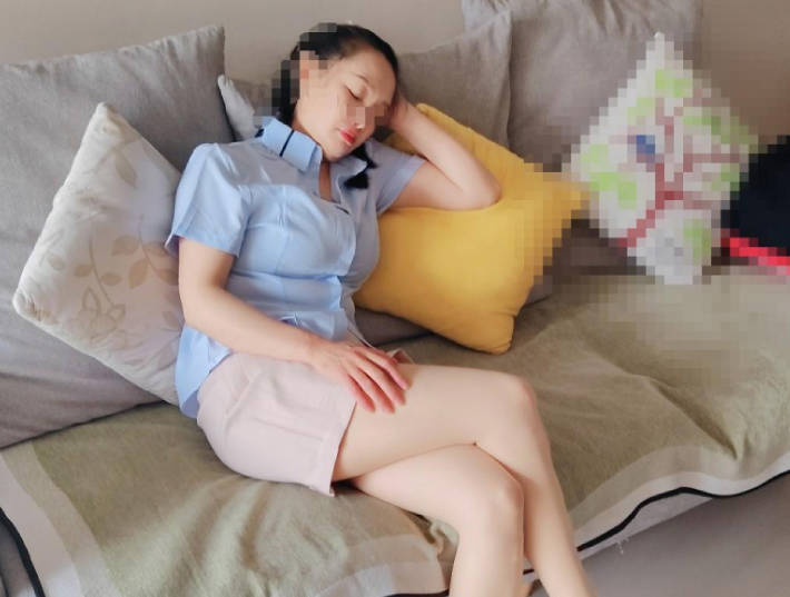 趁妈妈午休时插进了她的馒头穴让妈妈夹着我的精液去上班剧情