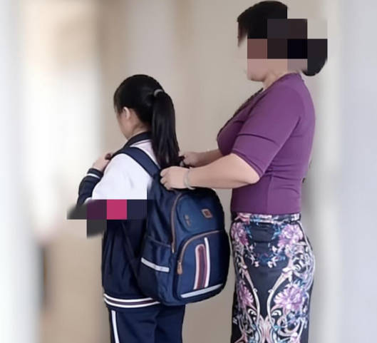 看一夜黄片早晨起来受不了送走我妹把我妈上了剧情