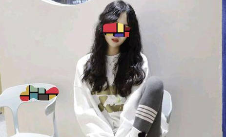 为了不让小奶牛女儿夜里出去我开苞了十八年前亲自创造出来的女儿剧情