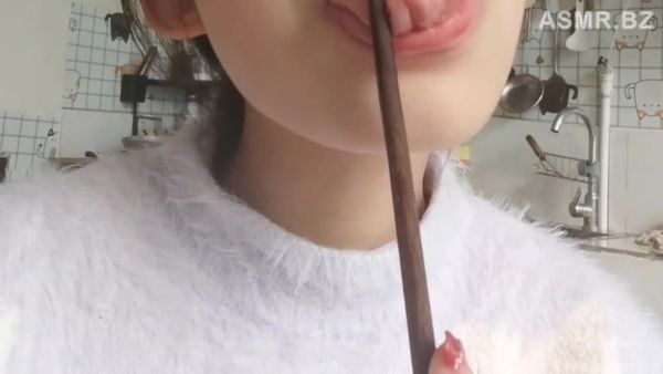 菜菜cyl不好吃 舔木筷