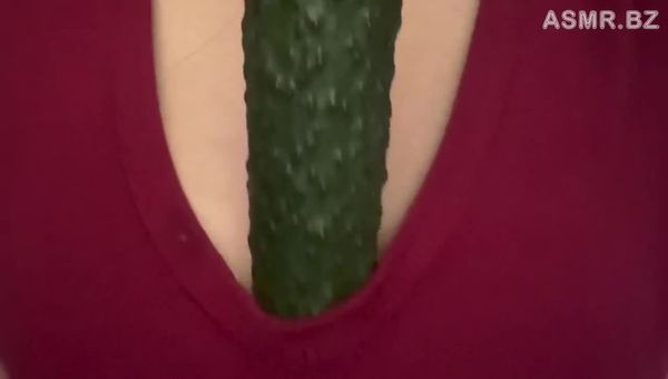 小春助眠 乃夹黄瓜 口黄瓜流口水