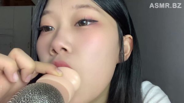 辰辰ichen 舔道具耳朵