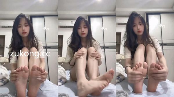 别拔虎牙 高颜值女大高价定制足控视频4