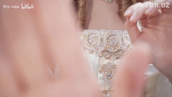 梵拉ASMR 太舒服_宫廷风温柔姐姐为你沉浸式化妆ASMR_轻语梳头化妆触发音碎碎念催眠